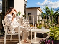 Prepara tu terraza o balcón para el verano: tendencias en diseño y materiales