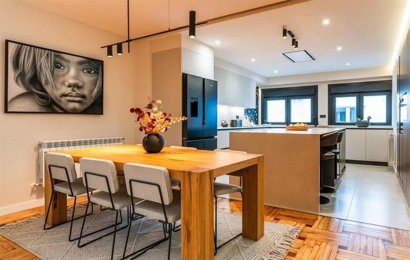 ¿Puedo integrar una zona de comedor en mi diseño de cocina Scavolini?