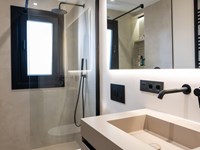 ¿Qué tipos de mamparas de ducha son compatibles con los diseños Scavolini?